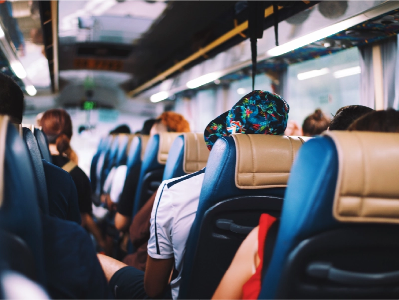 Een busreis met mensen